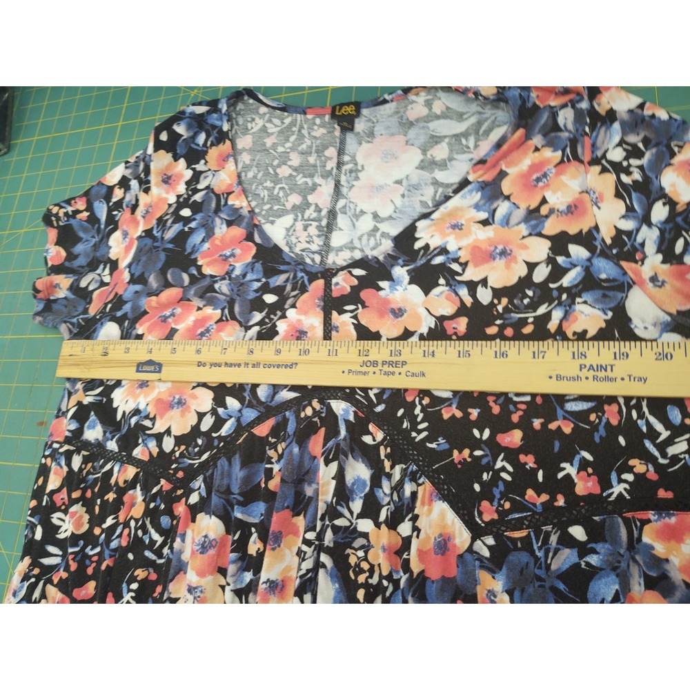 Lee Womens XL Short Sleeve Floral Black V Neck Flowy Gathered Bottom Half - Picture 7 of 9